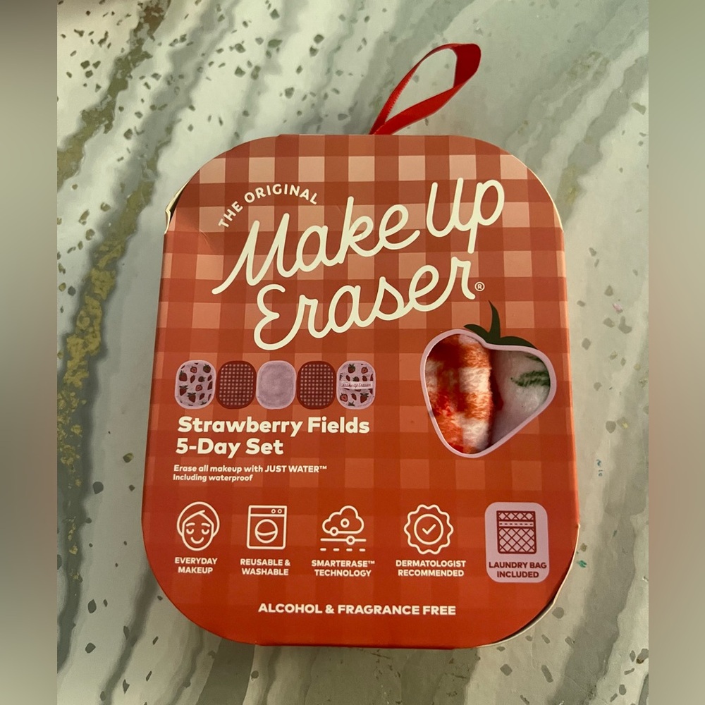 Make up eraser strawberry fields 5 day set NWT - Picture 2 of 4